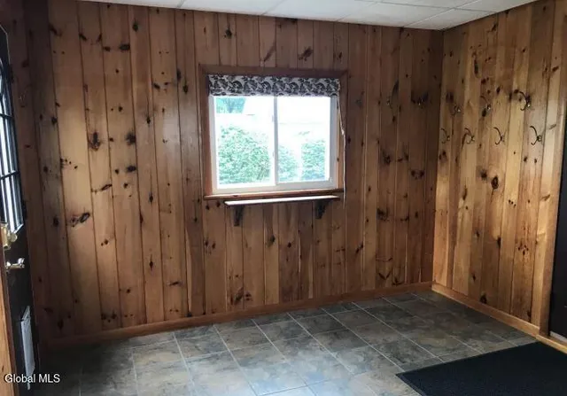 $295,000 | 107 East Montgomery Street, Johnstown, NY 12095