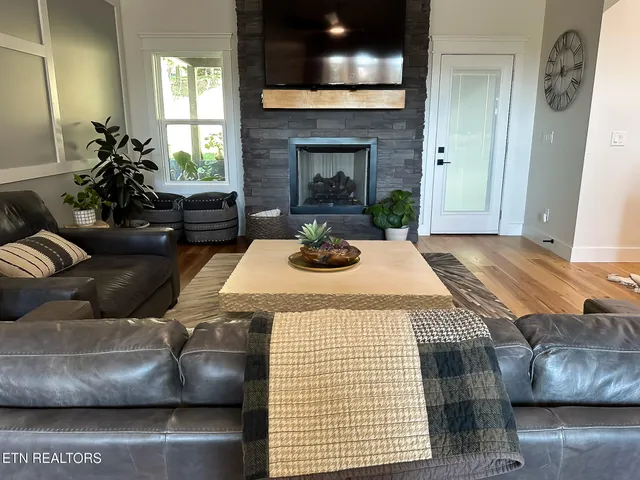 $629,000 | 316 Ootsima Lane, Loudon, TN 37774