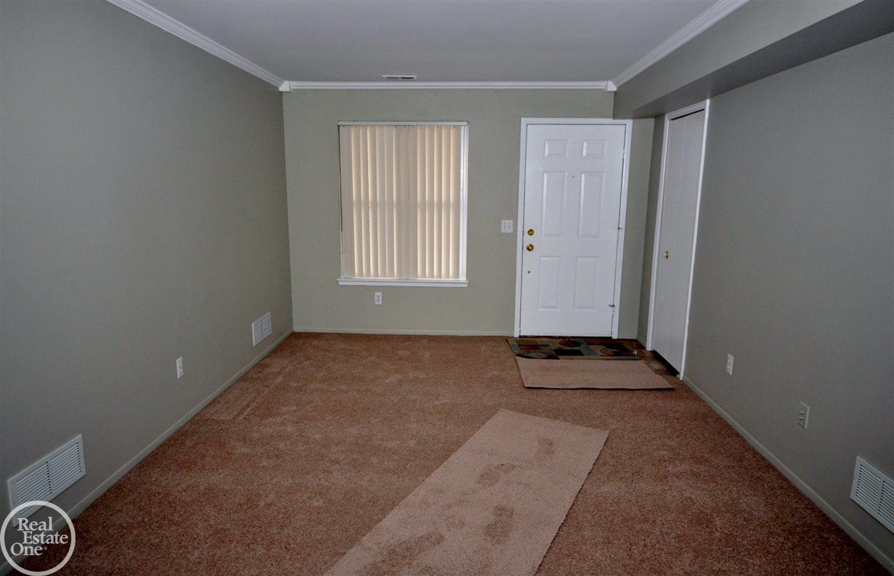 1552 Porter Circle Rochester, MI 48307 - Photo 8 of 21 Living Room