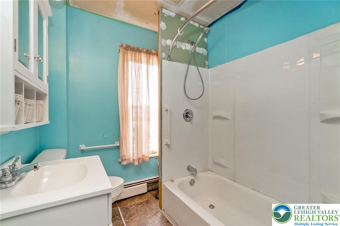 3310 North Ruch Street Whitehall, PA 18052 - Photo 31 of 35