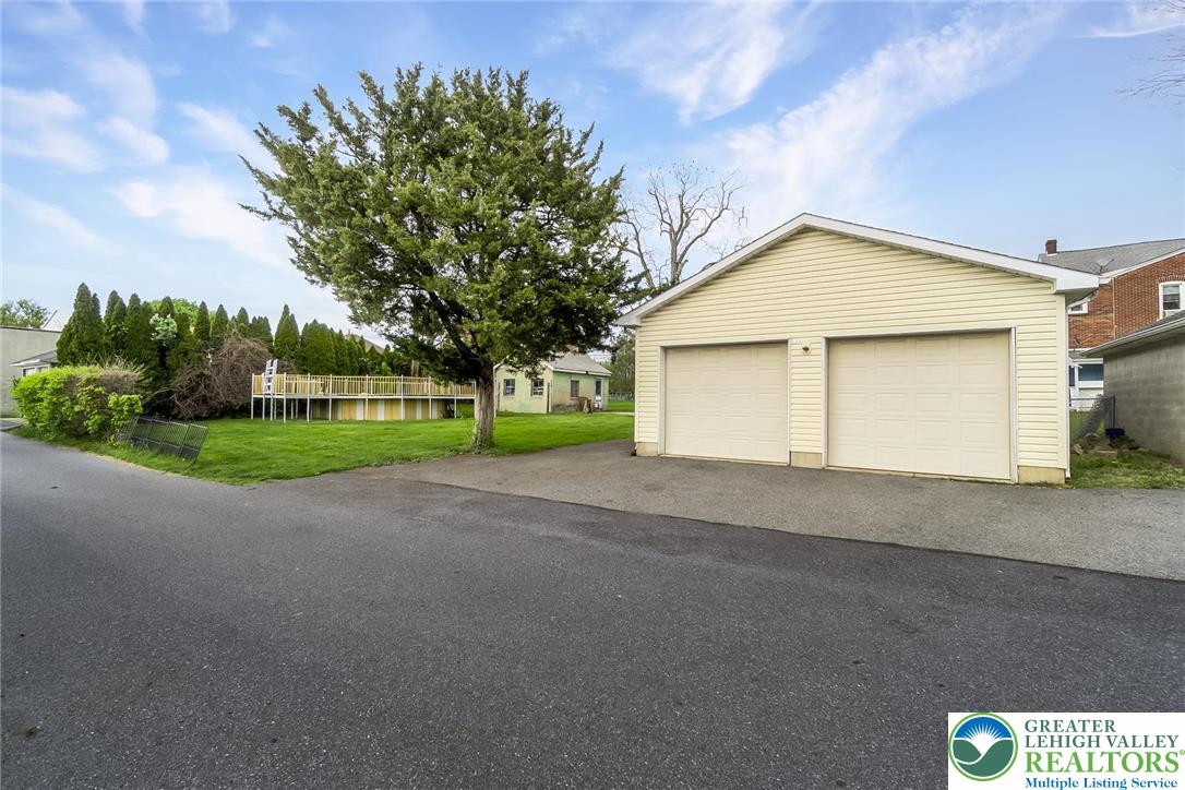 3310 North Ruch Street Whitehall, PA 18052 - Photo 4 of 35