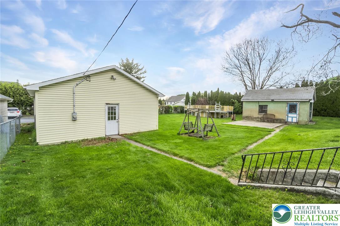3310 North Ruch Street Whitehall, PA 18052 - Photo 5 of 35