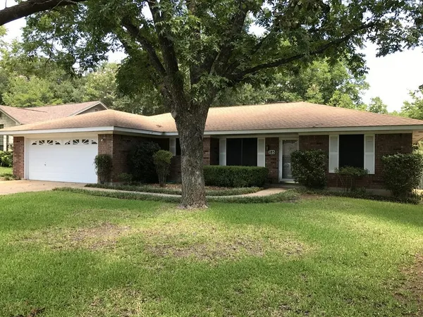 $2,200 | 185 Turkey Run, Meadowlakes, TX 78654