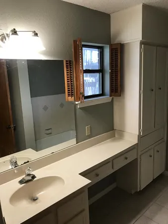 $2,200 | 185 Turkey Run, Meadowlakes, TX 78654