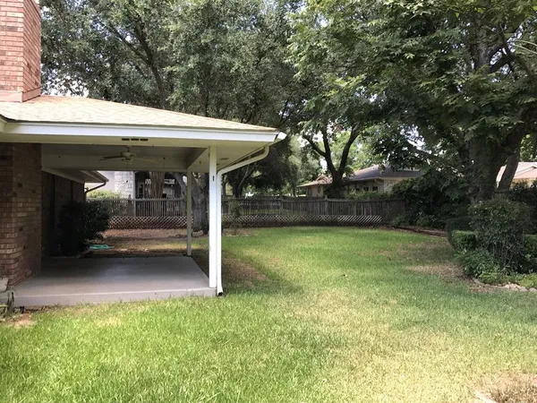 $2,200 | 185 Turkey Run, Meadowlakes, TX 78654
