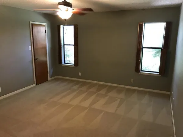 $2,200 | 185 Turkey Run, Meadowlakes, TX 78654