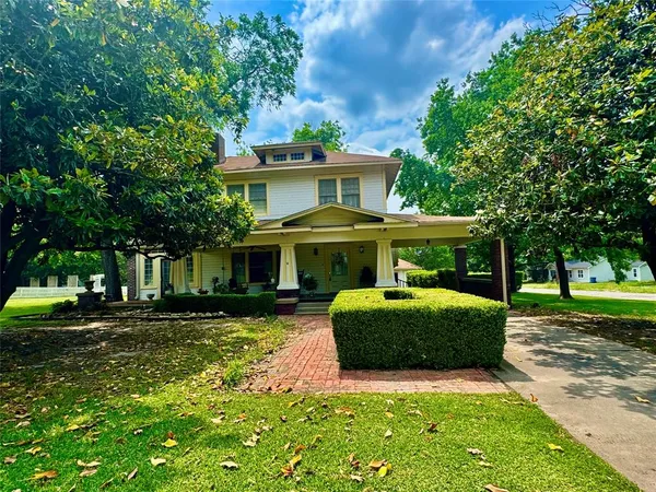 $319,500 | 500 South Ross Avenue, Mexia, TX 76667