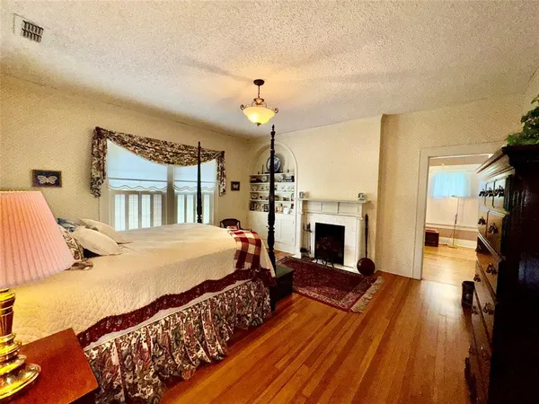 $319,500 | 500 South Ross Avenue, Mexia, TX 76667