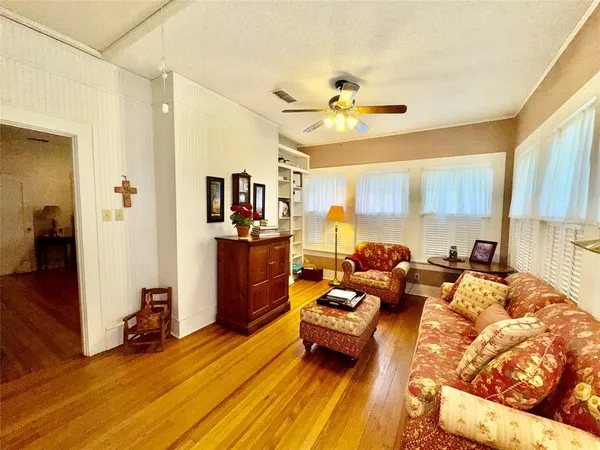 $319,500 | 500 South Ross Avenue, Mexia, TX 76667
