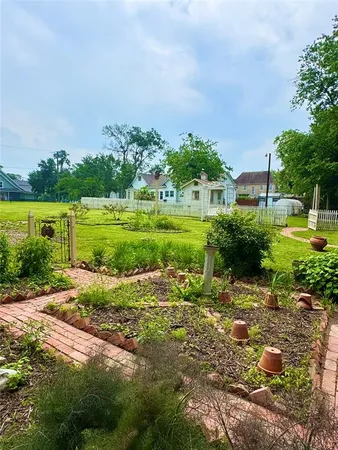$319,500 | 500 South Ross Avenue, Mexia, TX 76667