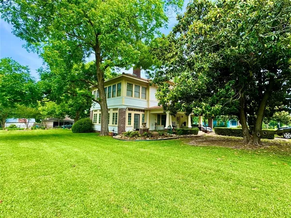 $319,500 | 500 South Ross Avenue, Mexia, TX 76667