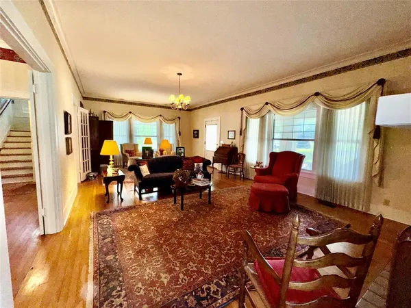 $319,500 | 500 South Ross Avenue, Mexia, TX 76667