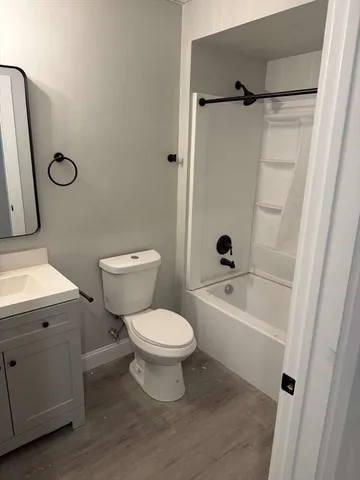 $2,000 | 28 Douglas Street, Unit 1, Worcester, MA 01603