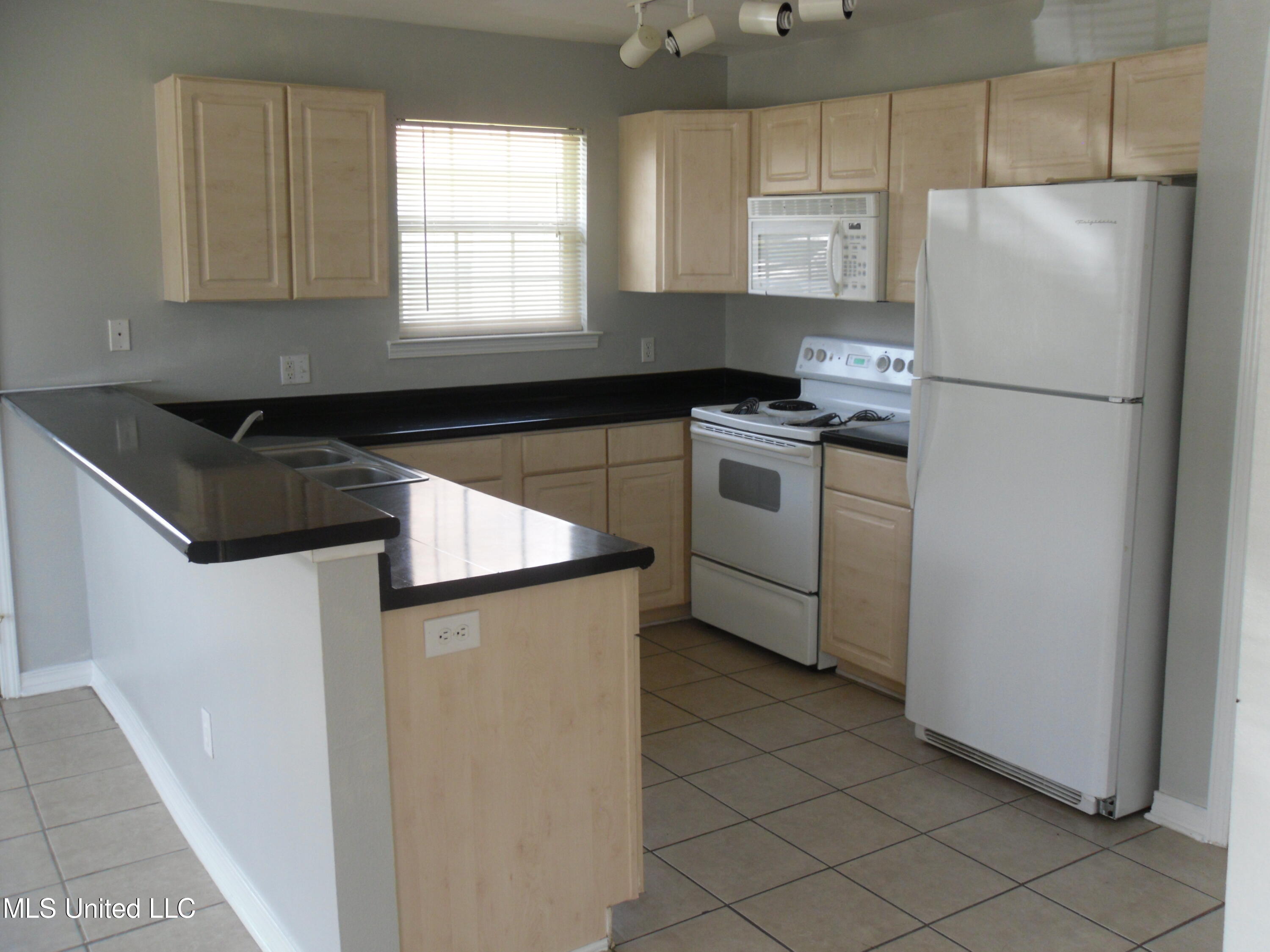3308 55th Avenue Gulfport, MS 39501 - Photo 3 of 6 3308 55th Ave kitchen