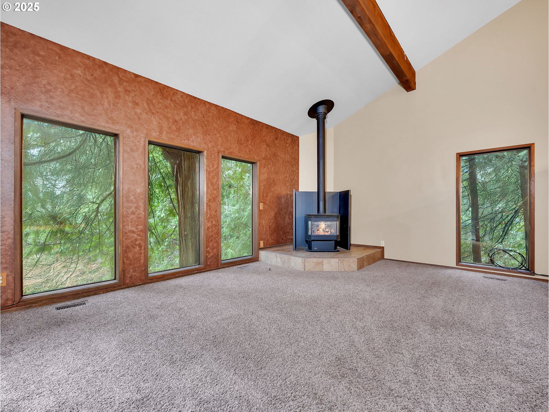 35570 Southeast Barnum Road Sandy, OR 97055 - Photo 19 of 47 Living Room