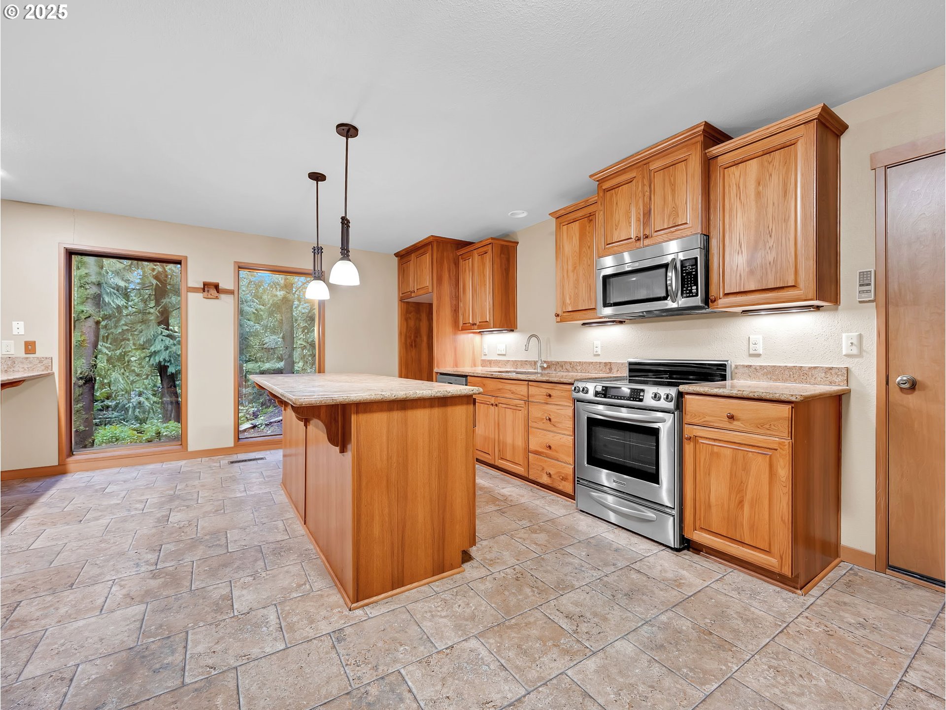 35570 Southeast Barnum Road Sandy, OR 97055 - Photo 26 of 47 Kitchen