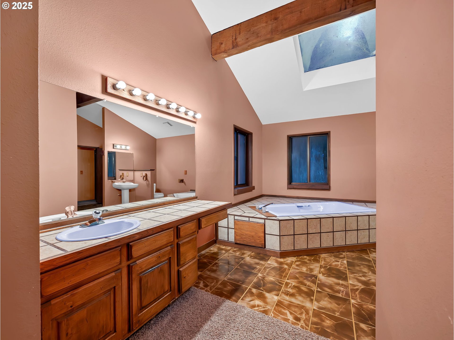 35570 Southeast Barnum Road Sandy, OR 97055 - Photo 32 of 47 En Suite Bathroom