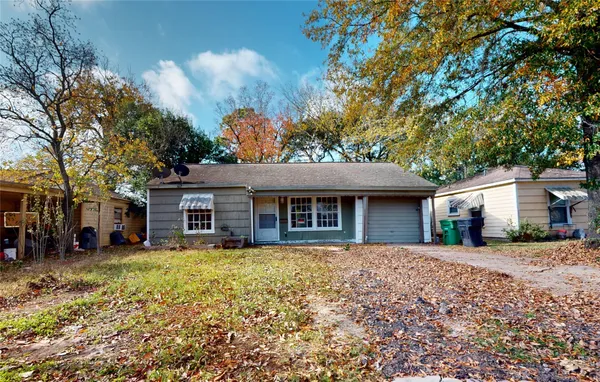 a house view with a outdoor space