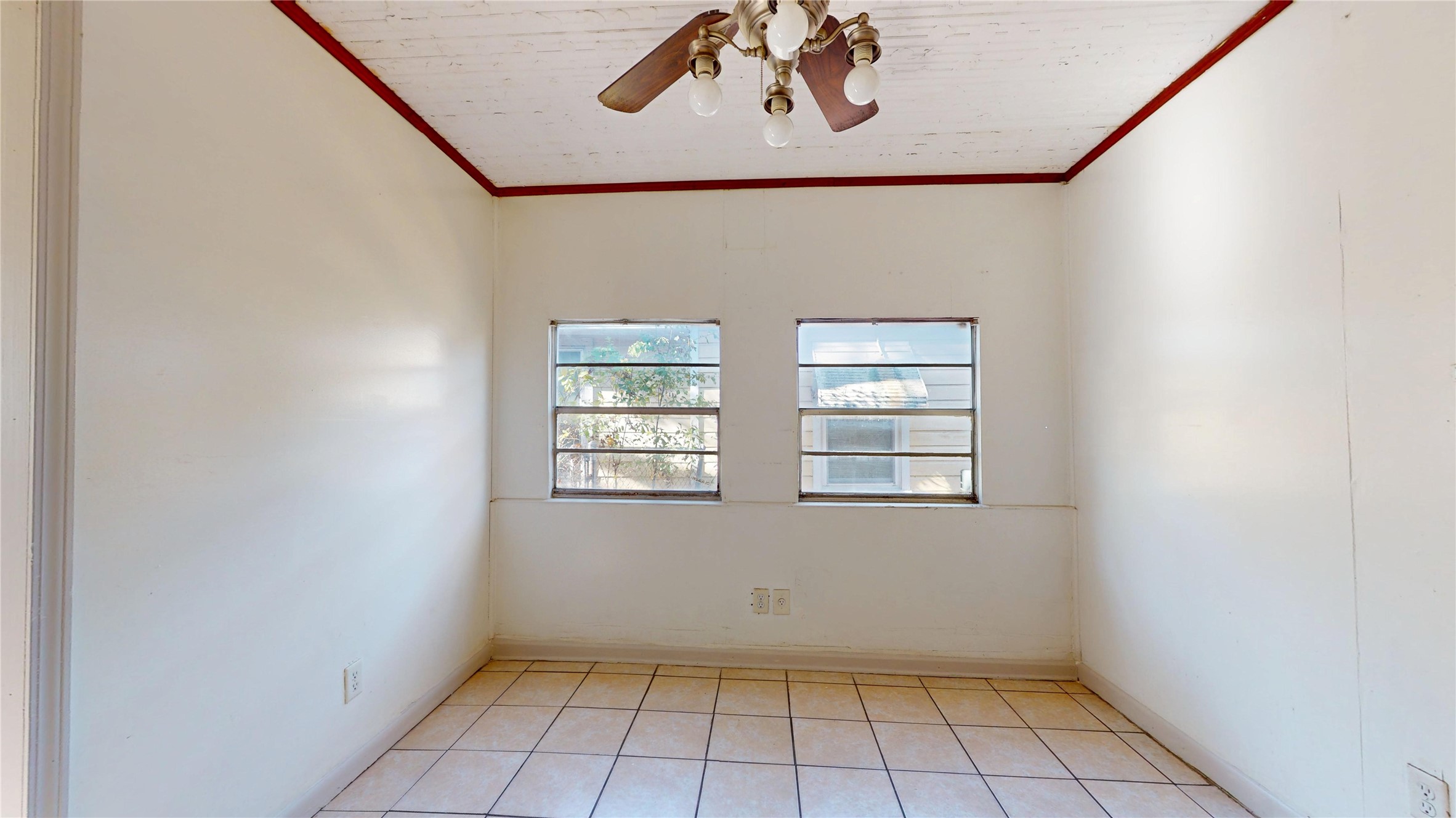3826 Landa Lane Houston, TX 77023 - Photo 13 of 36 an empty room with windows