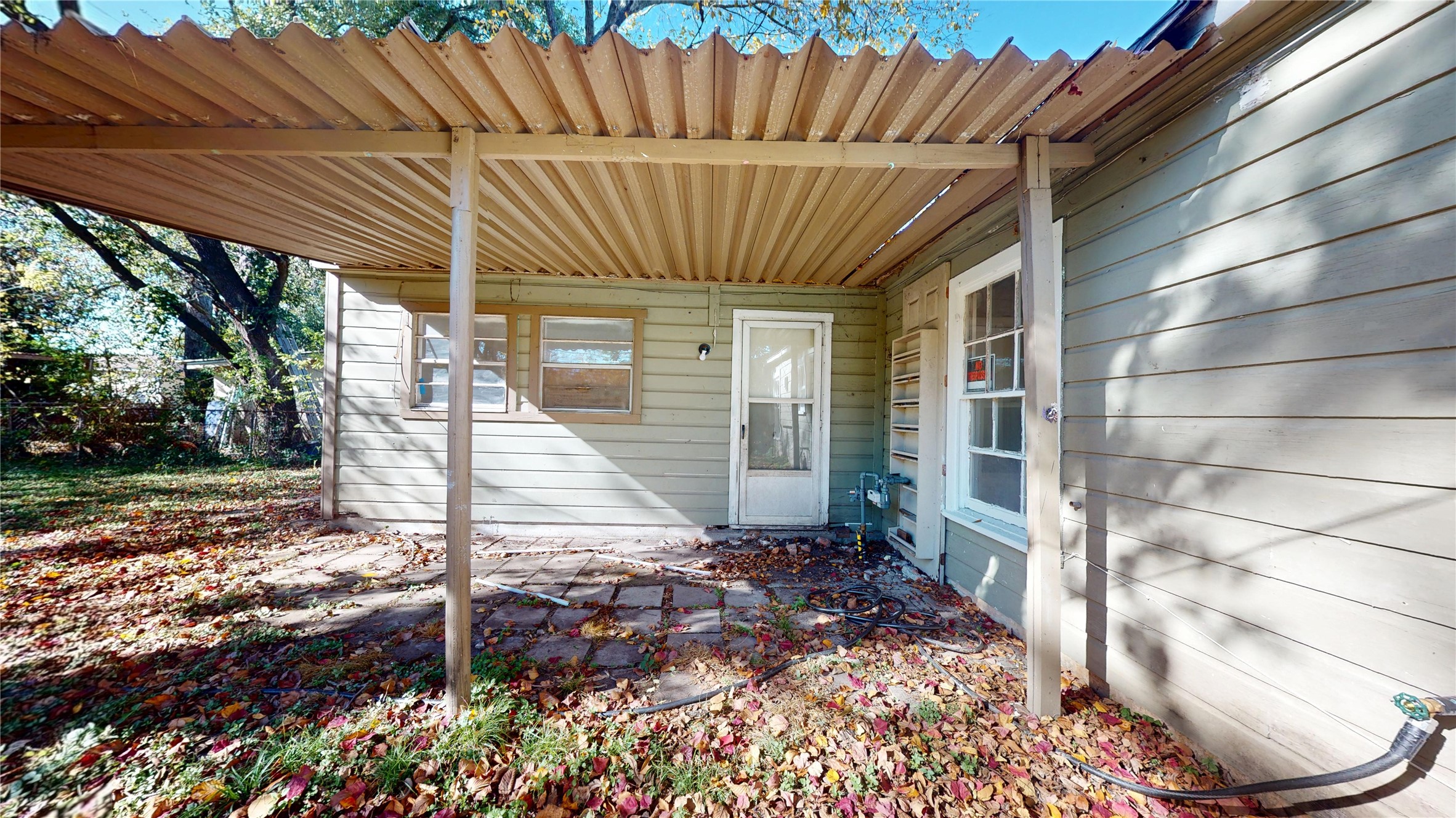 3826 Landa Lane Houston, TX 77023 - Photo 32 of 36 a front view of a house with a yard