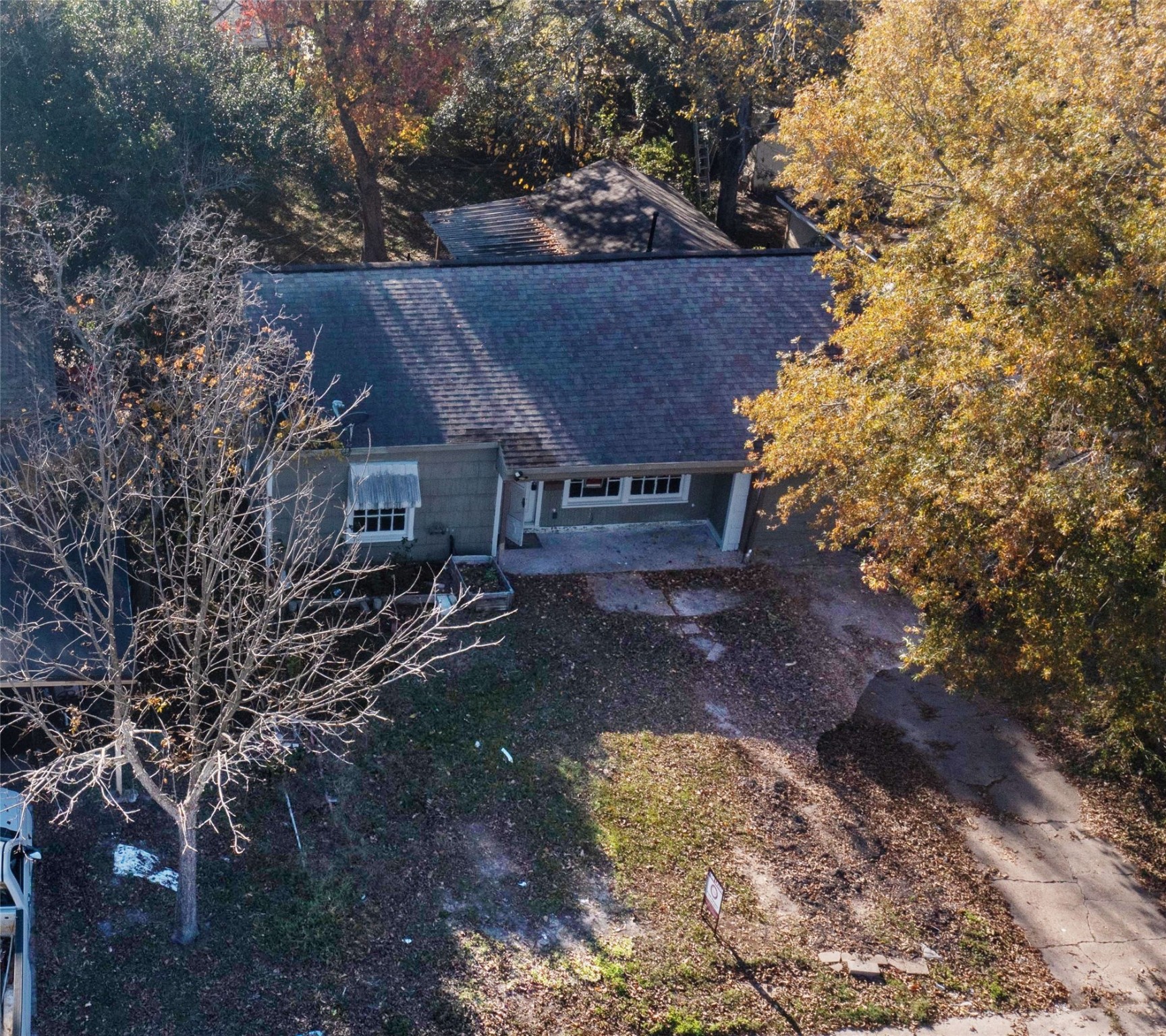 3826 Landa Lane Houston, TX 77023 - Photo 35 of 36 a view of a house with a yard