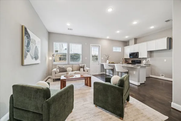 $2,500 | 5443 Camaguey Street, Houston, TX 77023