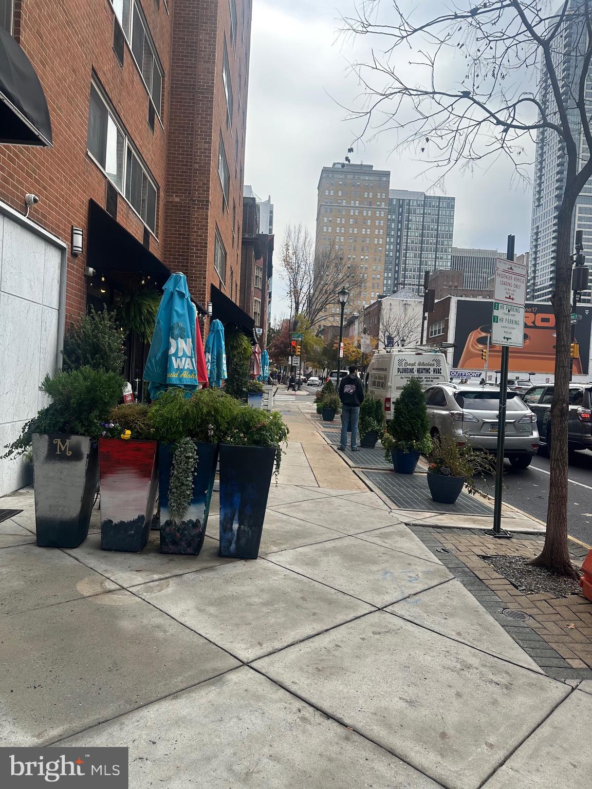 2101-17 Chestnut Street, Unit 424 Philadelphia, PA 19103 - Photo 12 of 14 a view of street with sitting area