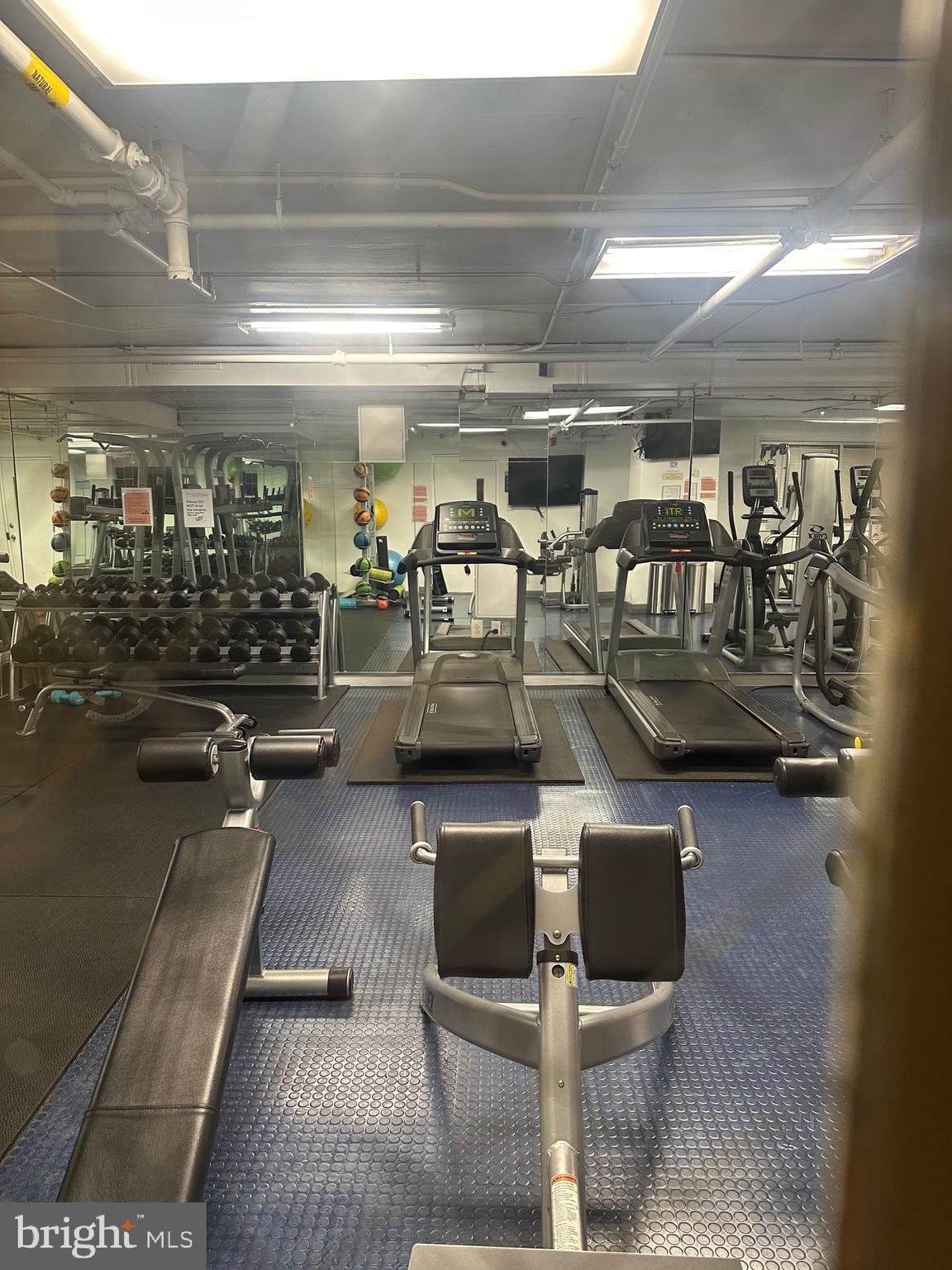 2101-17 Chestnut Street, Unit 424 Philadelphia, PA 19103 - Photo 14 of 14 a gym room with lots of gym equipment