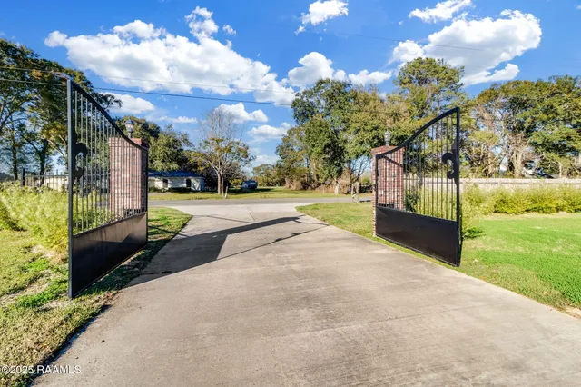 $1,150,000 | 1319 West Gloria Switch Road, Carencro, LA 70520