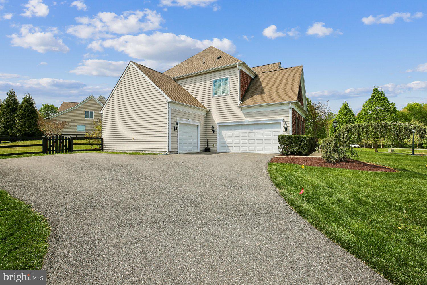4801 Fair Hill Road Olney, MD 20832 - Photo 4 of 90 Side Entry 3 Car Garage
