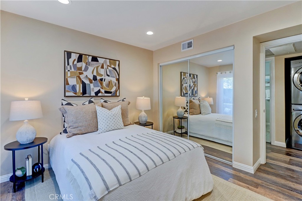 3605 East Anaheim Street, Unit 102 Long Beach, CA 90804 - Photo 26 of 37 a bedroom with a large bed and a view of bathroom