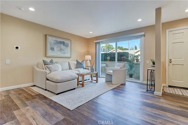 $515,000 | 3605 East Anaheim Street, Unit 102, Long Beach, CA 90804