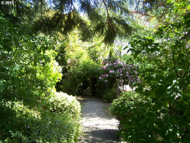 11741 Southwest Boones Ferry Road Portland, OR 97219 - Photo 13 of 16 Gallery Image 13
