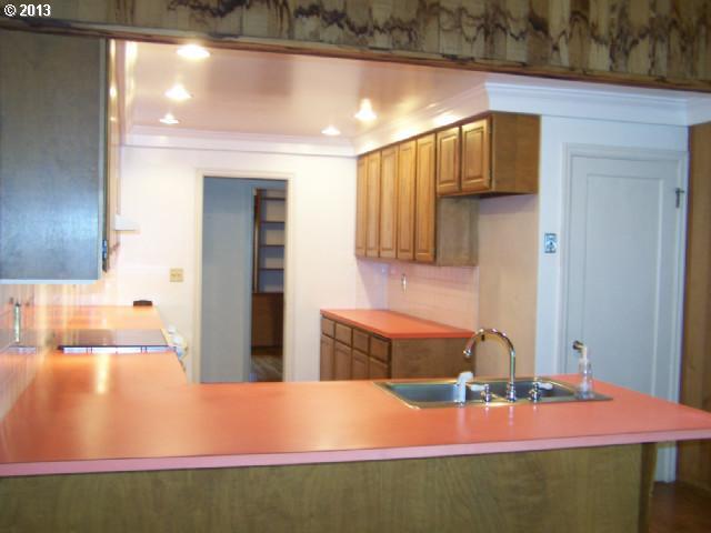 11741 Southwest Boones Ferry Road Portland, OR 97219 - Photo 7 of 16 Gallery Image 7