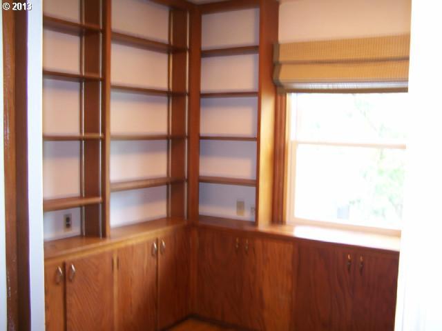 11741 Southwest Boones Ferry Road Portland, OR 97219 - Photo 8 of 16 Gallery Image 8