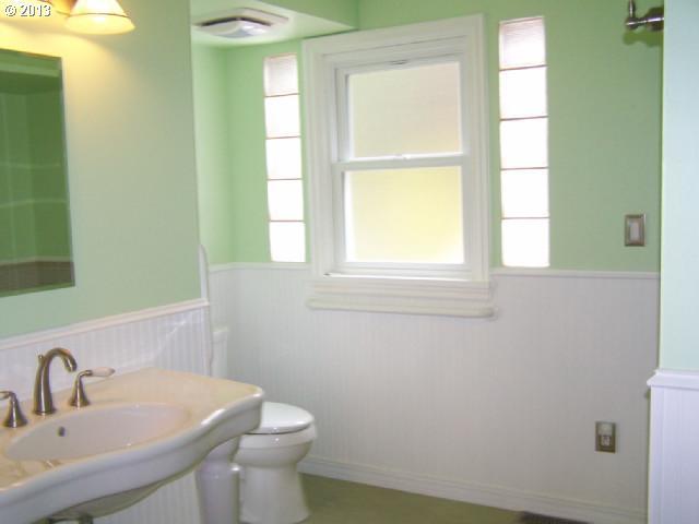 11741 Southwest Boones Ferry Road Portland, OR 97219 - Photo 10 of 16 Gallery Image 10