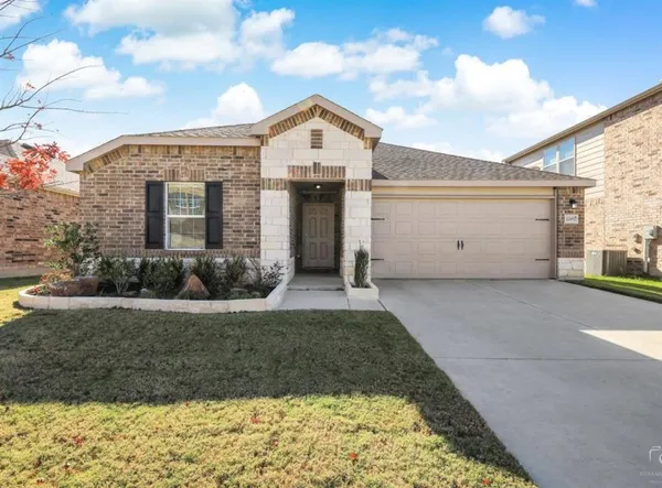 a front view of house with yard