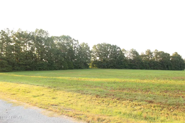 a view of a tennis court