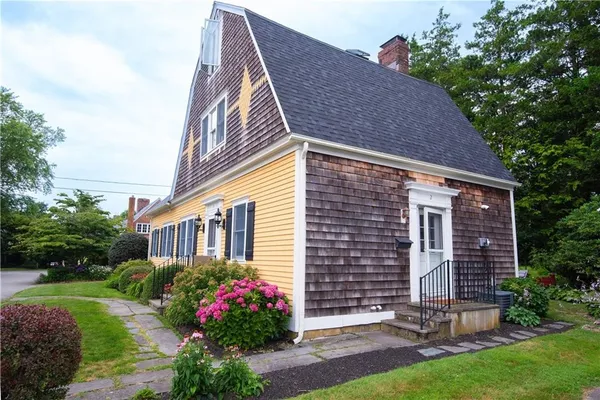 $3,000 | 2 Red Cross Terrace, Newport, RI 02840