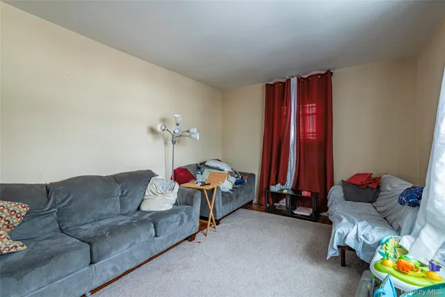 a kitchen that has a lot of cabinets in it