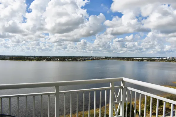 $2,800 | 300 South Australian Avenue, Unit 1010, West Palm Beach, FL 33401