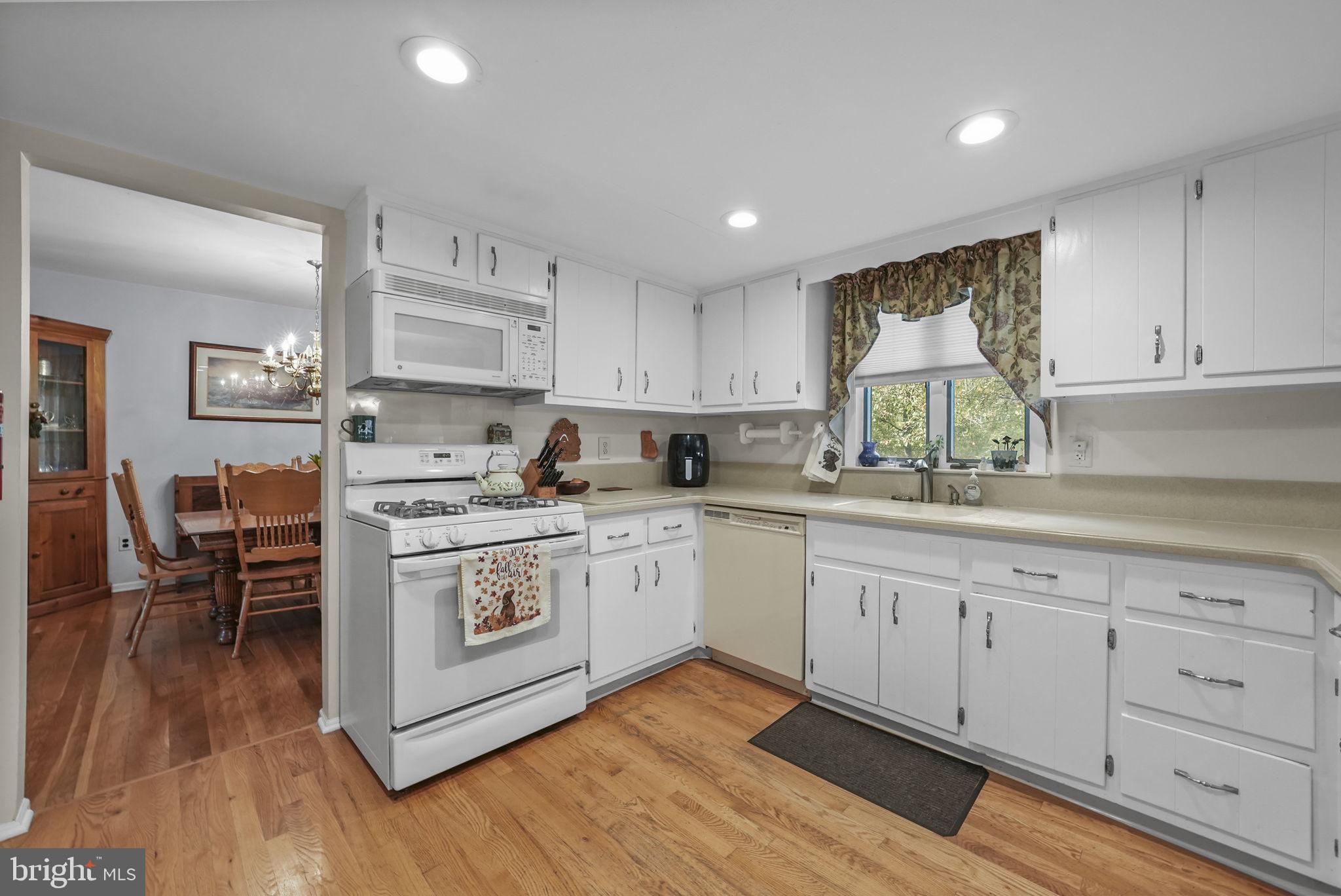 31 Brophy Drive Ewing, NJ 08638 - Photo 21 of 48