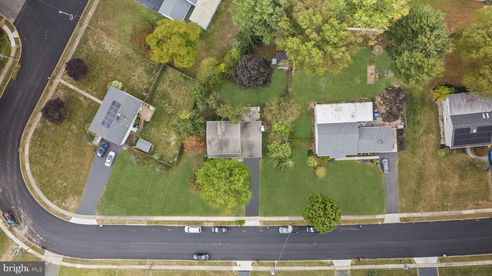 31 Brophy Drive Ewing, NJ 08638 - Photo 4 of 48