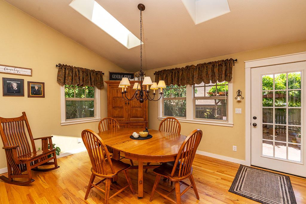 161 Grayland Heights Road Rio Dell, CA 95562 - Photo 10 of 94 11