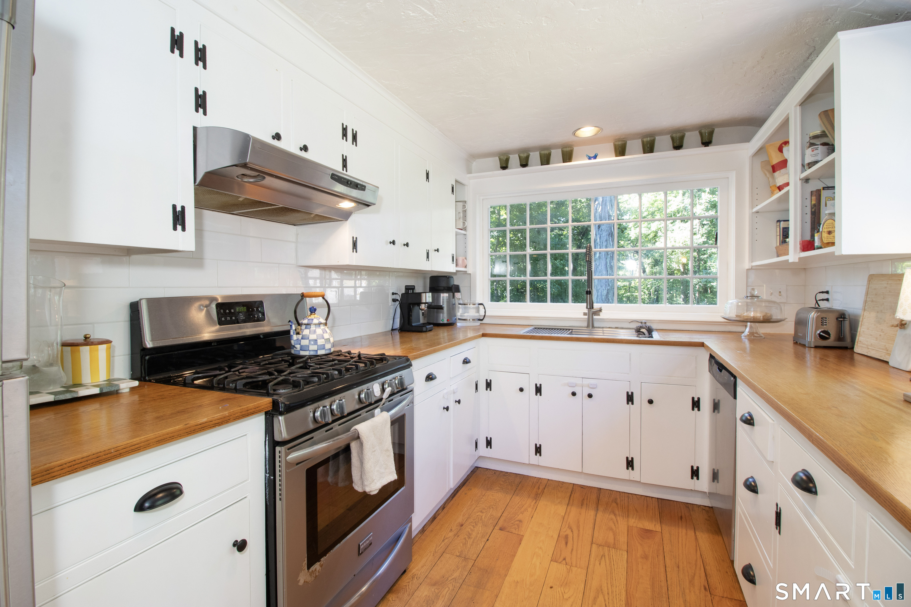 31 Old Barn Road Trumbull, CT 06611 - Photo 9 of 38 Gallery Image 9