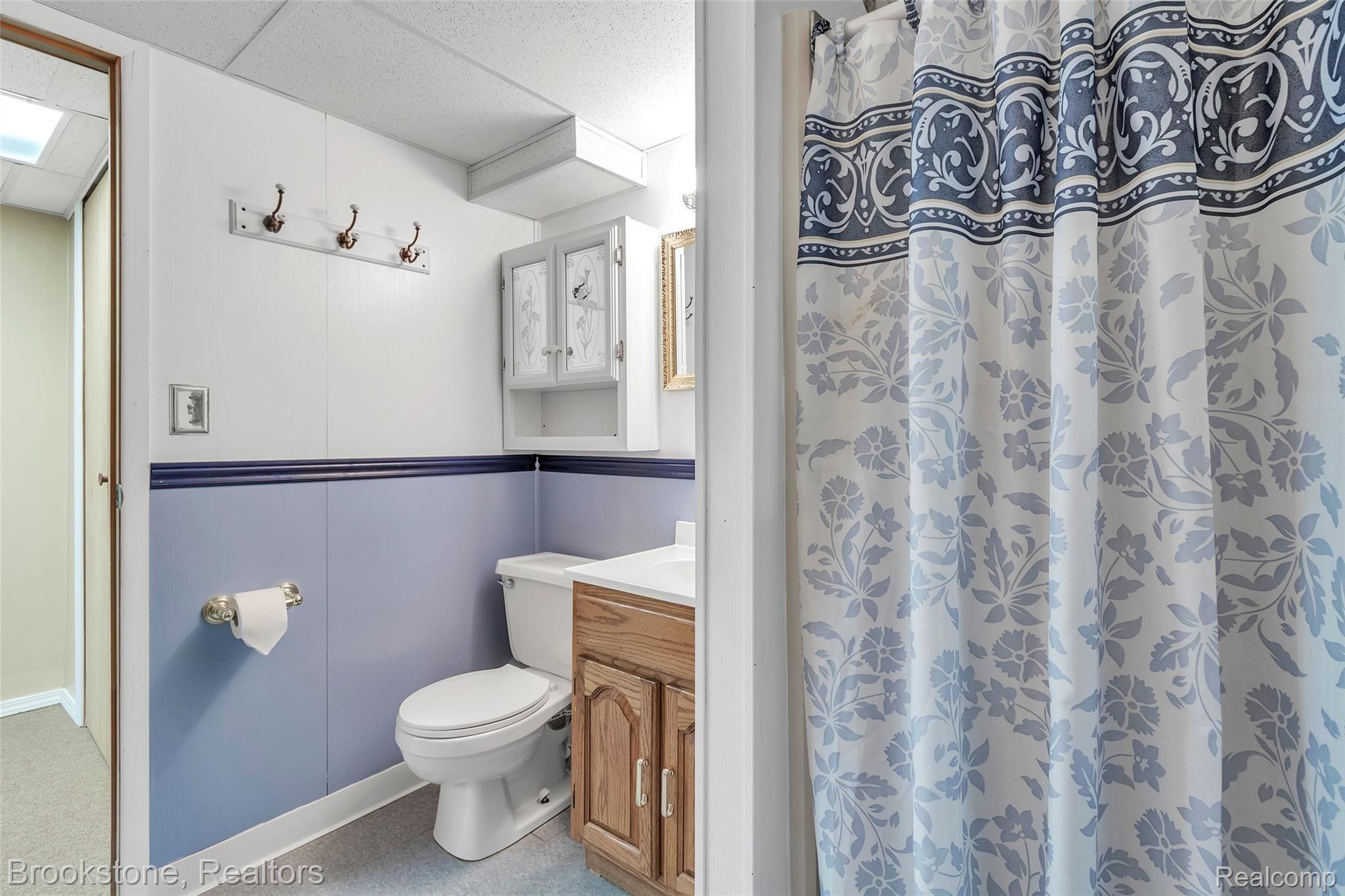24494 Greenhill Road Warren, MI 48091 - Photo 34 of 37 24494-Greenhill-Warren-MI-windowstill-34.jpg