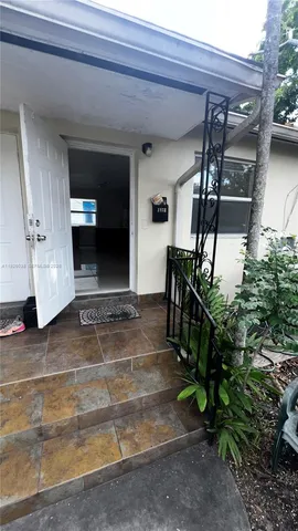 a view of entryway with a front door