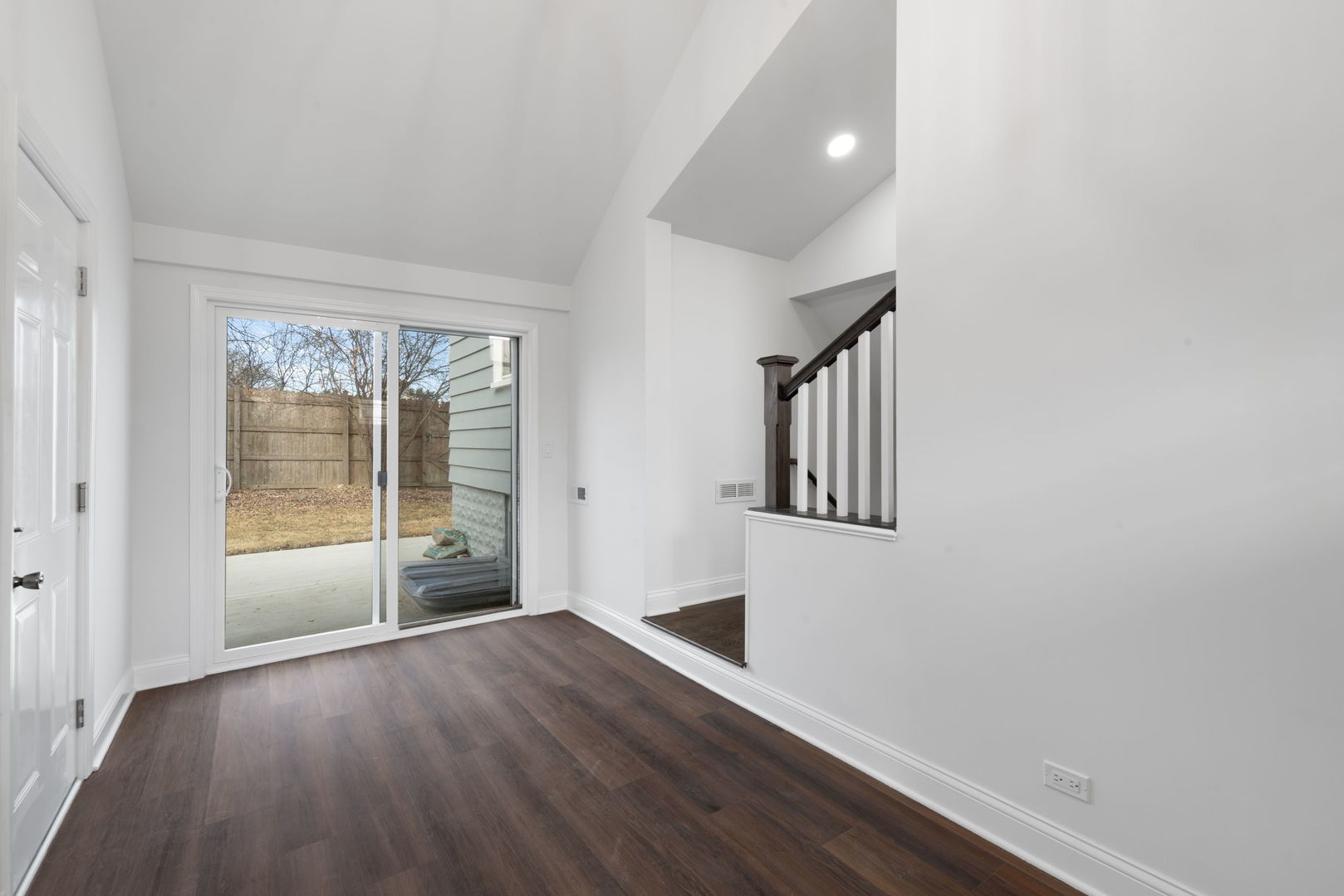 9048 Oneill Drive Burr Ridge, IL 60527 - Photo 3 of 32