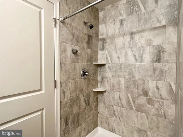 $2,300 | 46 West Pittsfield Street, Pennsville, NJ 08070