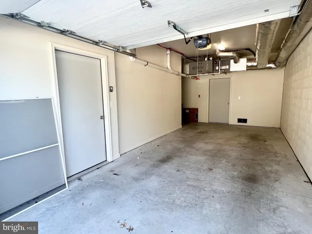 $2,300 | 46 West Pittsfield Street, Pennsville, NJ 08070